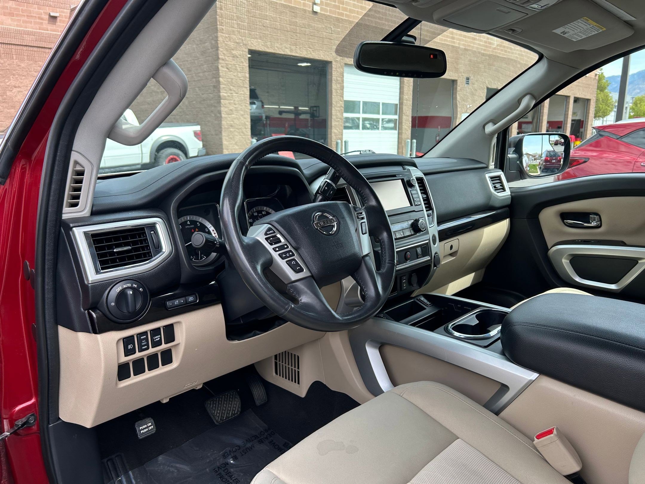 2017 Nissan Titan SV