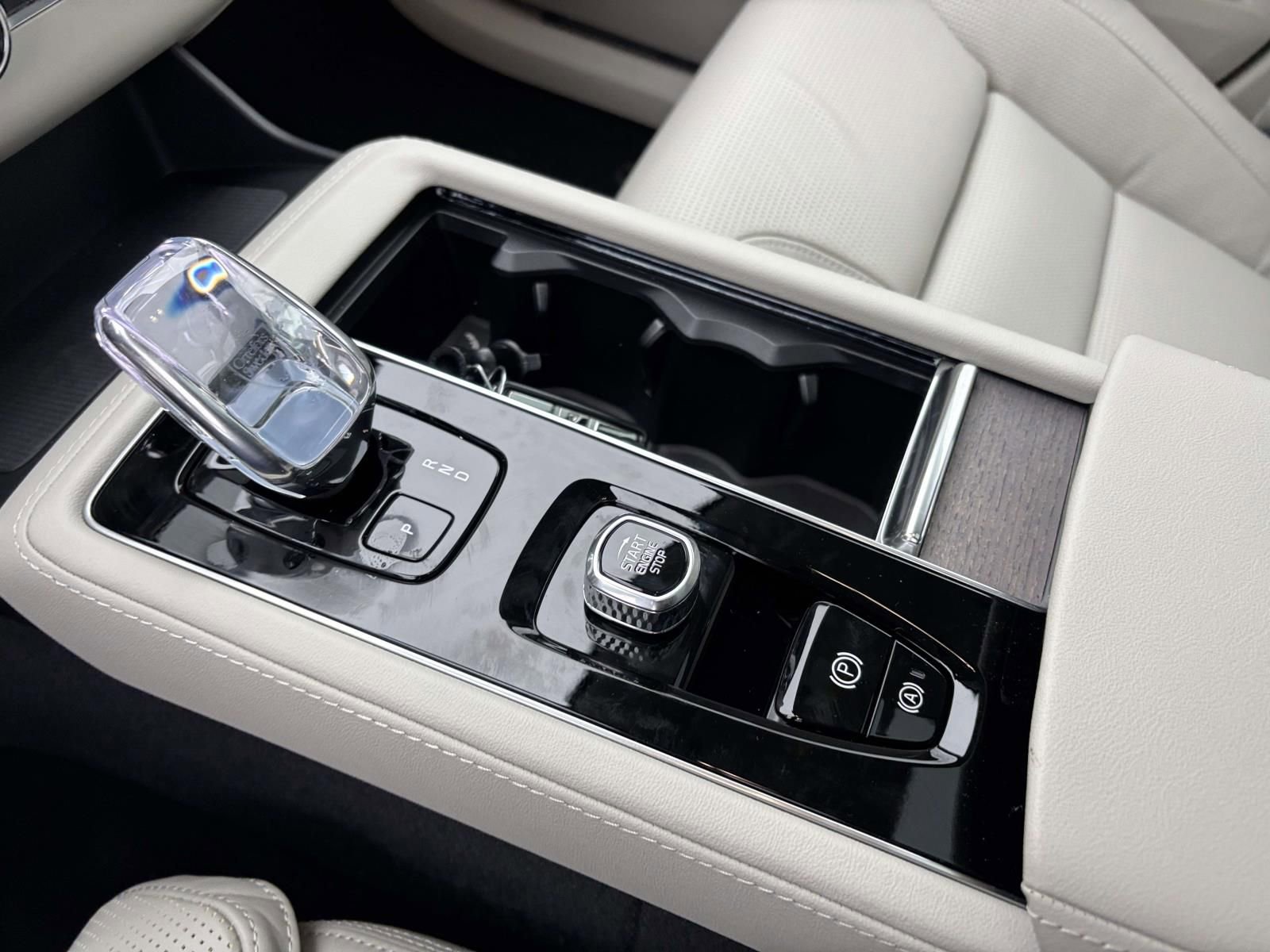 2026 Volvo Xc90 T8 Ultra