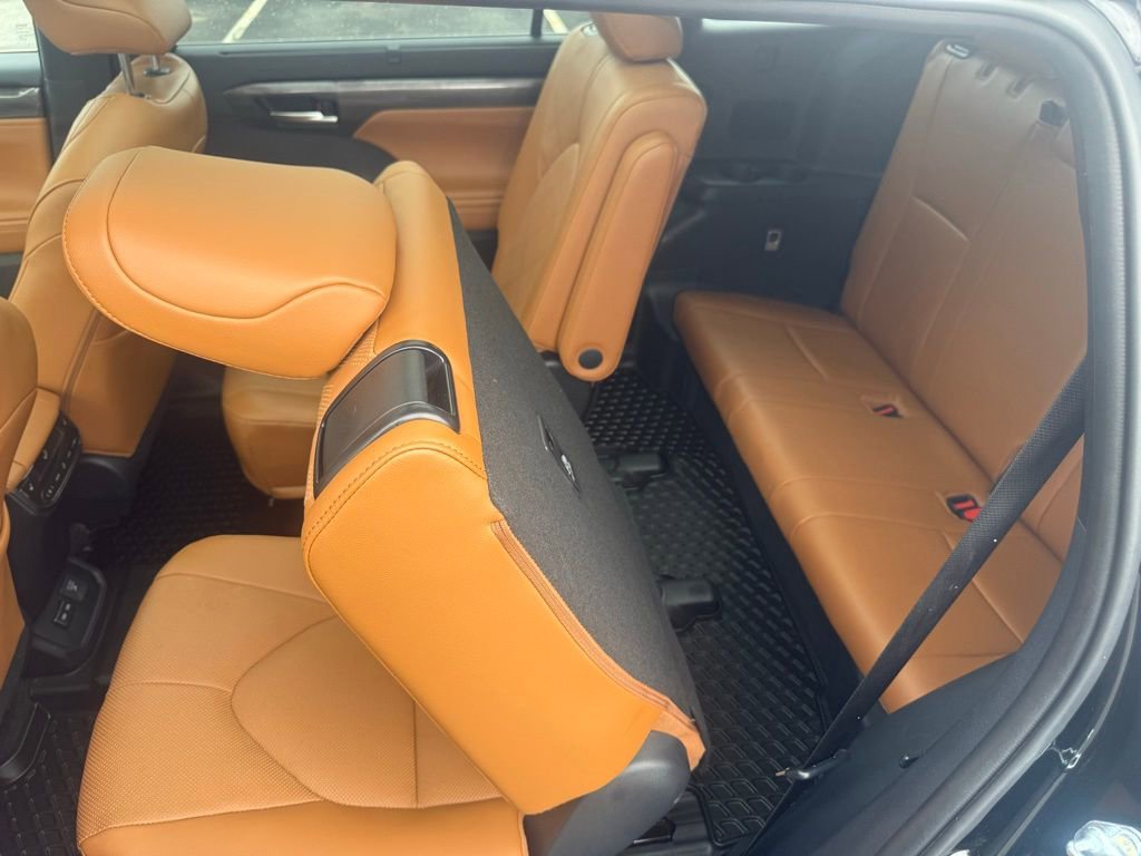2025 Toyota Highlander Platinum