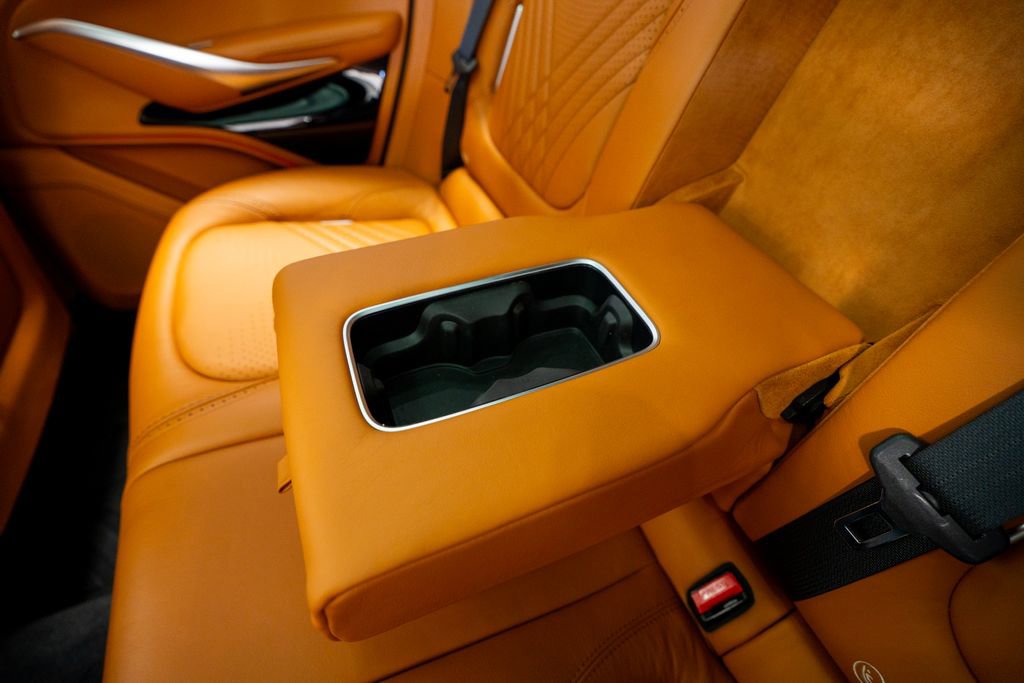 2021 Aston Martin DBX