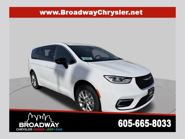 New 2026 Chrysler Pacifica Select