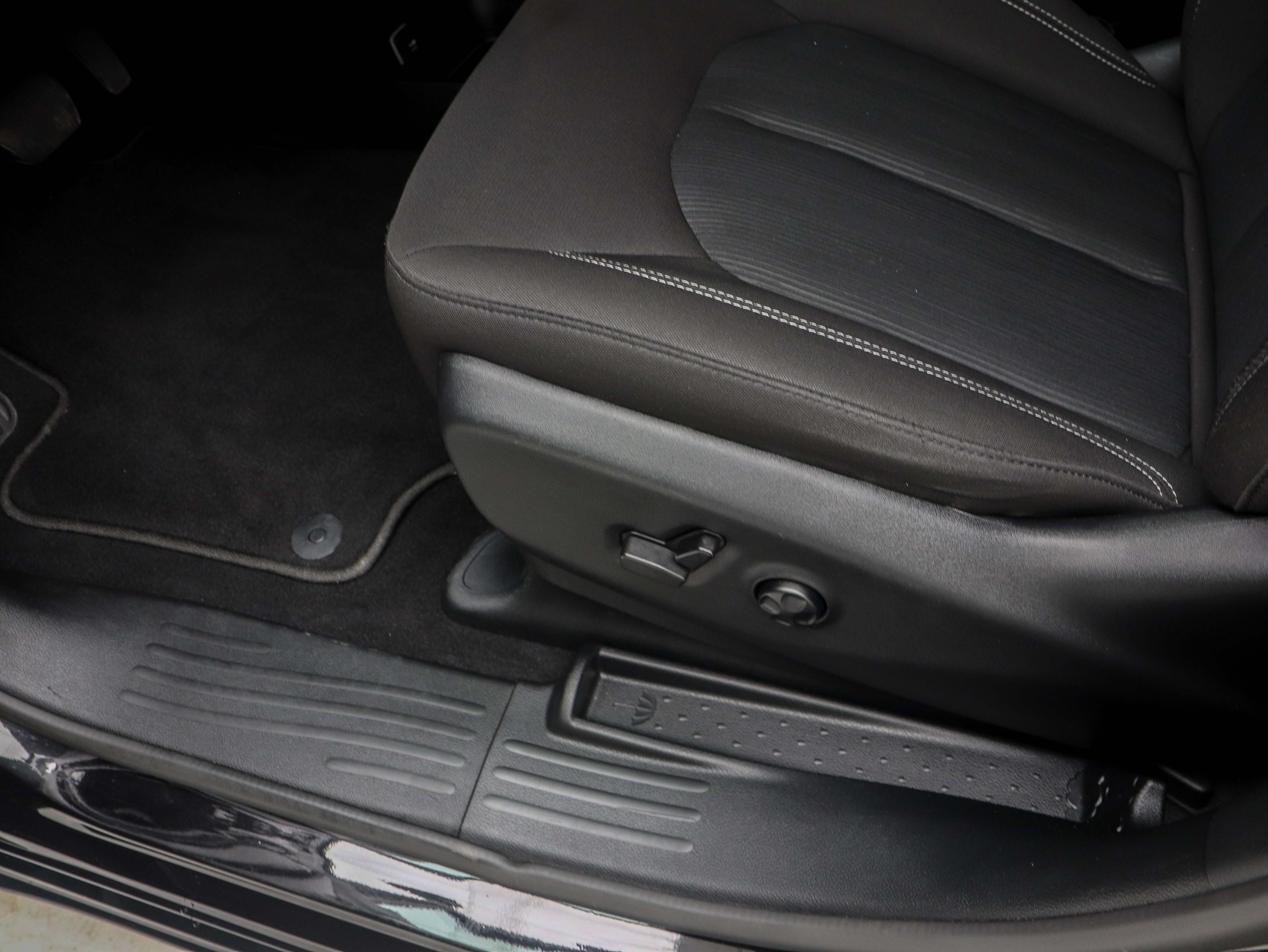 2024 Chrysler Pacifica Touring - Photo 21