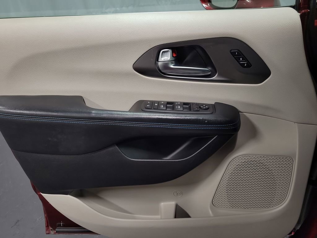 2021 Chrysler Pacifica Touring-L