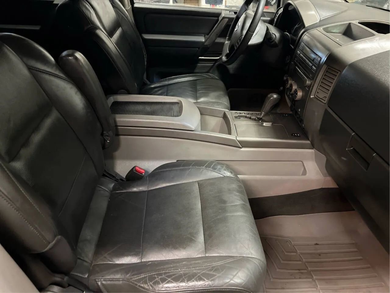 2004 Nissan Titan LE