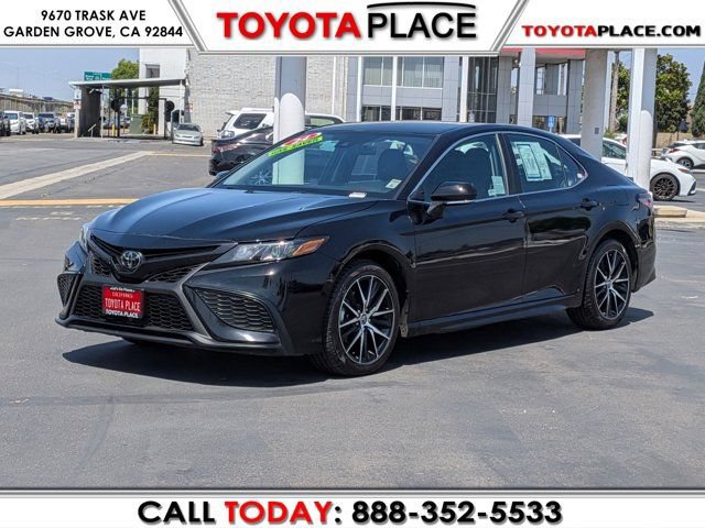 Used 2024 Toyota Camry SE w/ Cold Weather Package