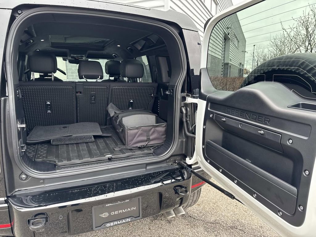 2025 Land Rover Defender 110 V8