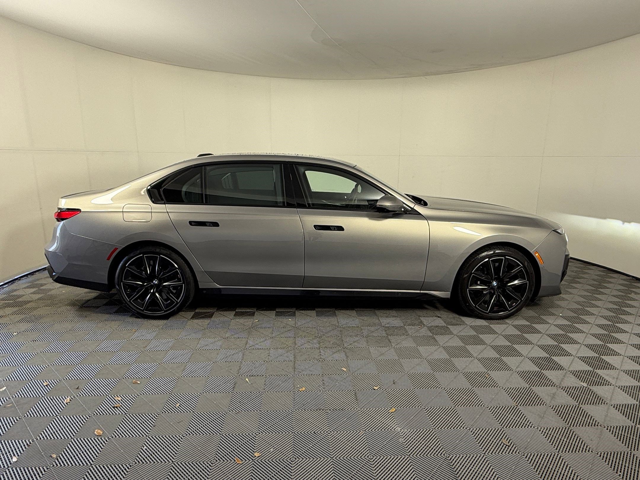 2024 BMW 760i xDrive