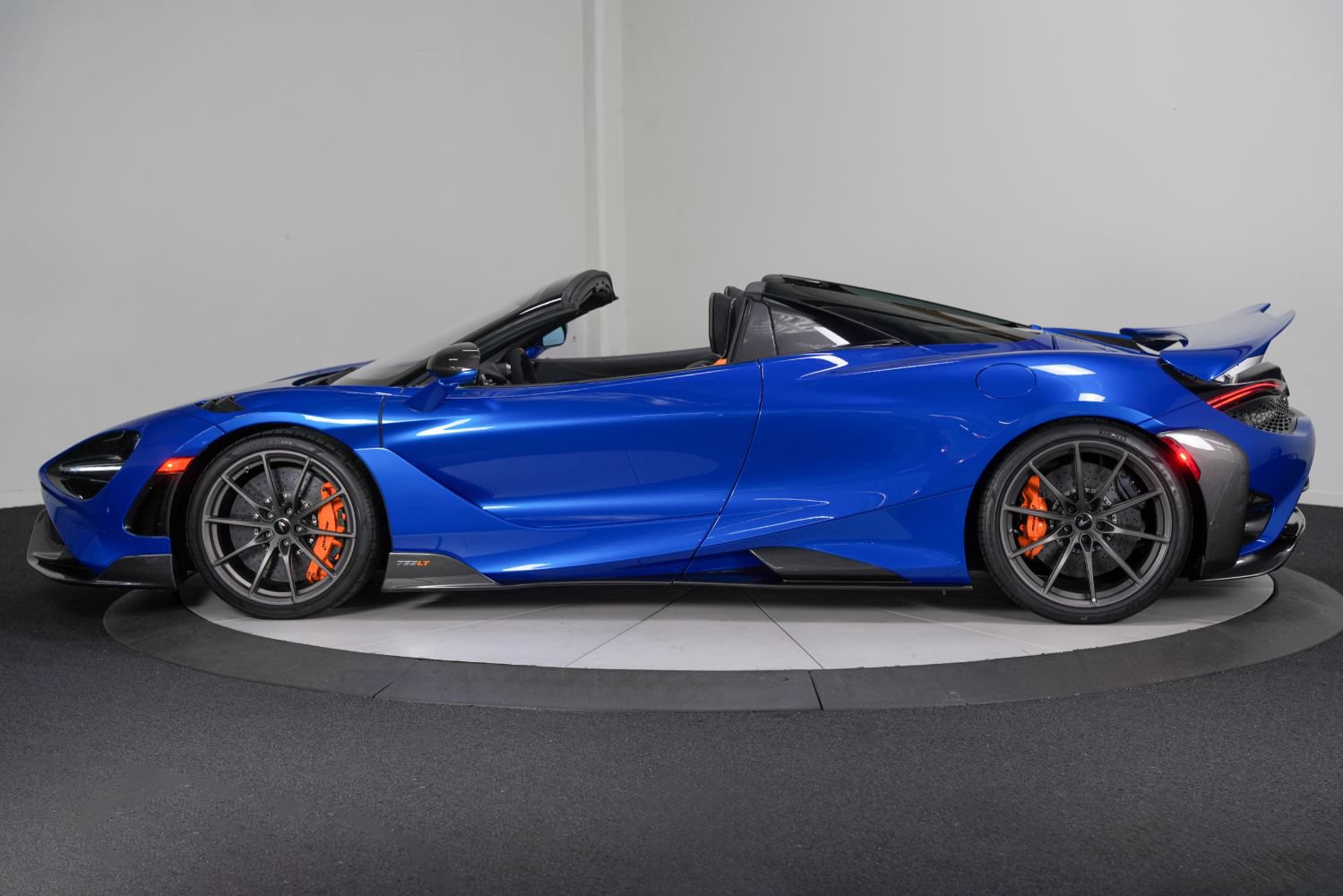 Used 2022 McLaren 765LT photo 9