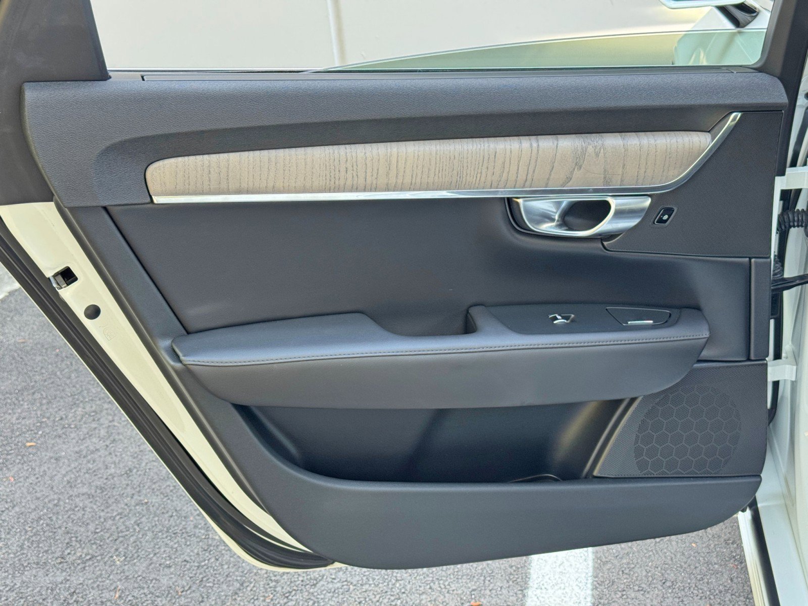 2023 Volvo S90 B6 Plus