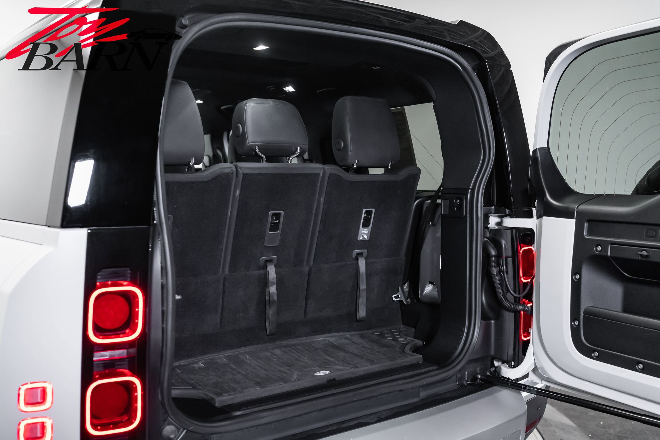 2023 Land Rover Defender 130 SE