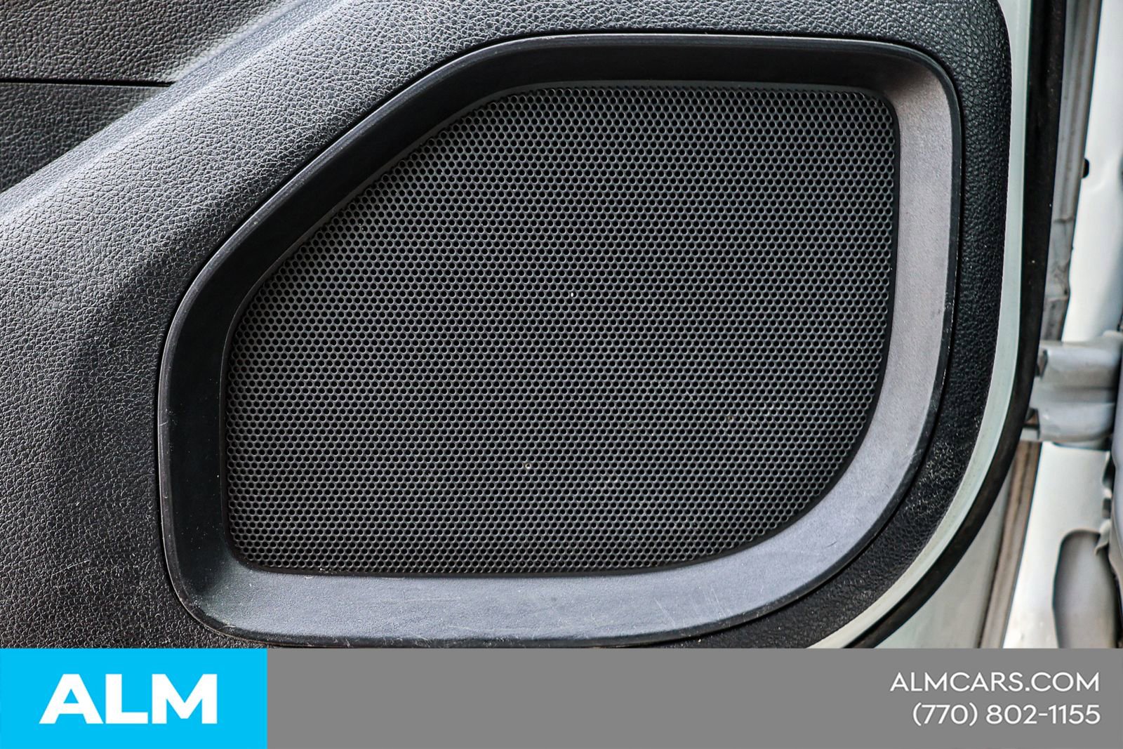 2023 Nissan Titan SV