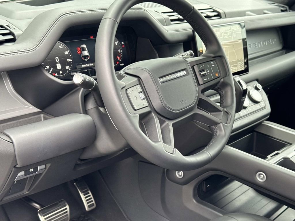 2025 Land Rover Defender 110 V8