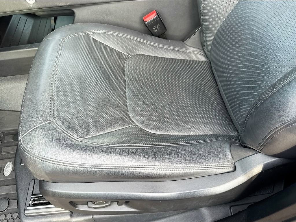 2023 Land Rover Defender 90 SE