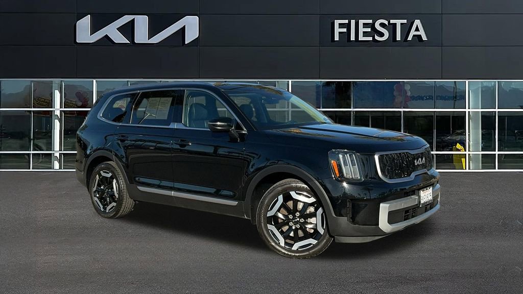 Used 2024 Kia Telluride EX w/ EX Captain's Chair Package