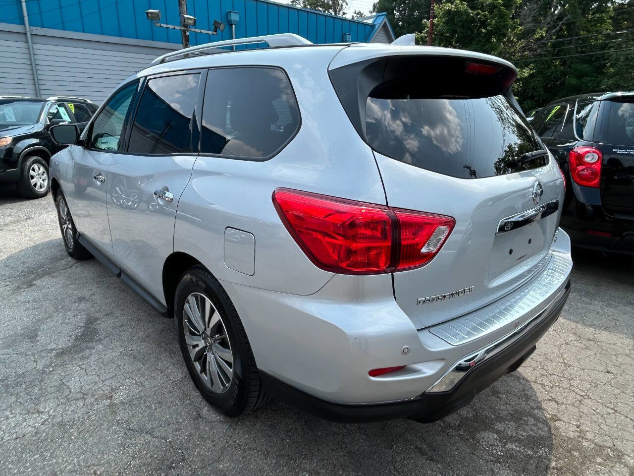 2019 Nissan Pathfinder SL