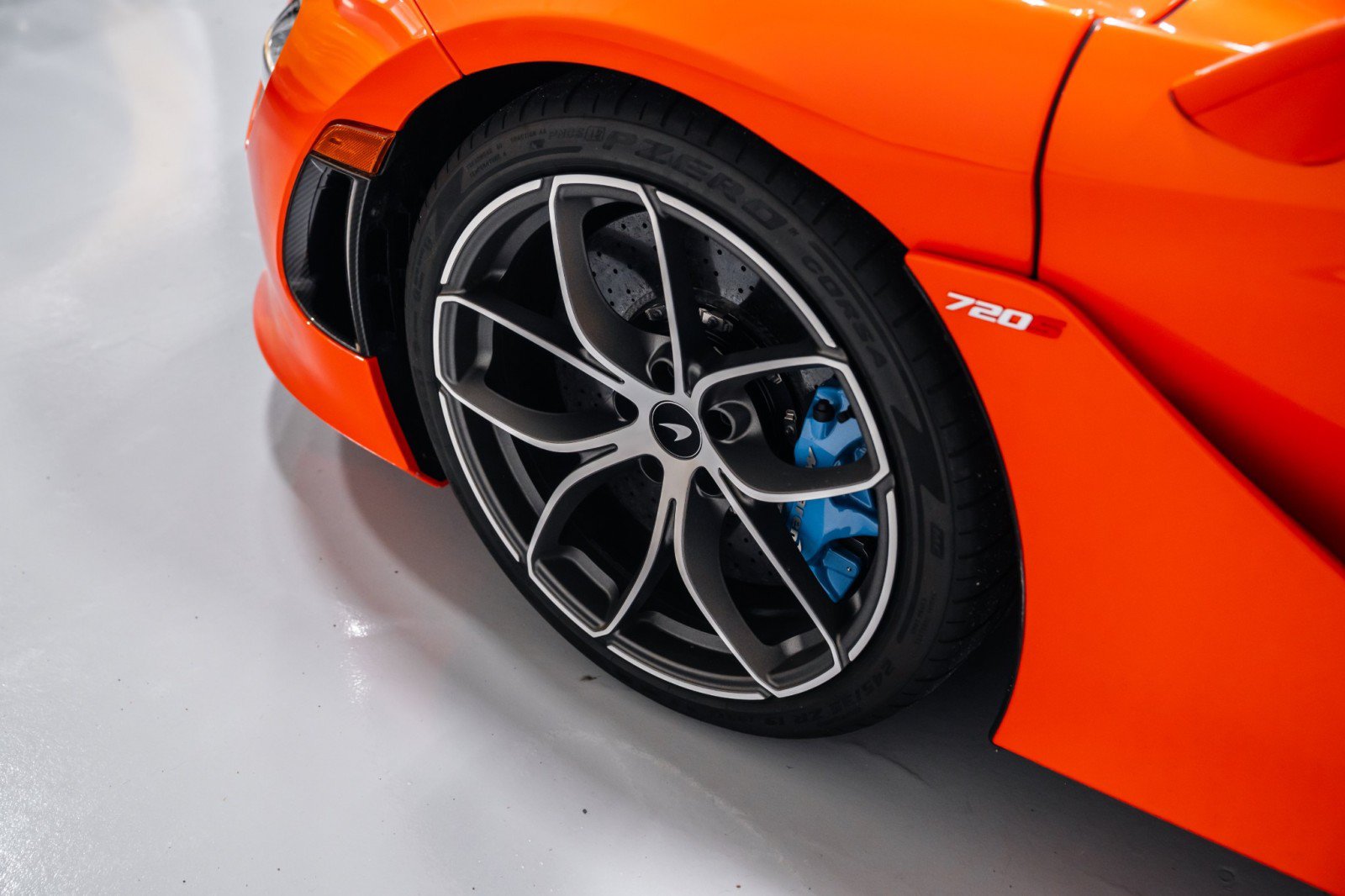 Used 2019 McLaren 720S Performance photo 40