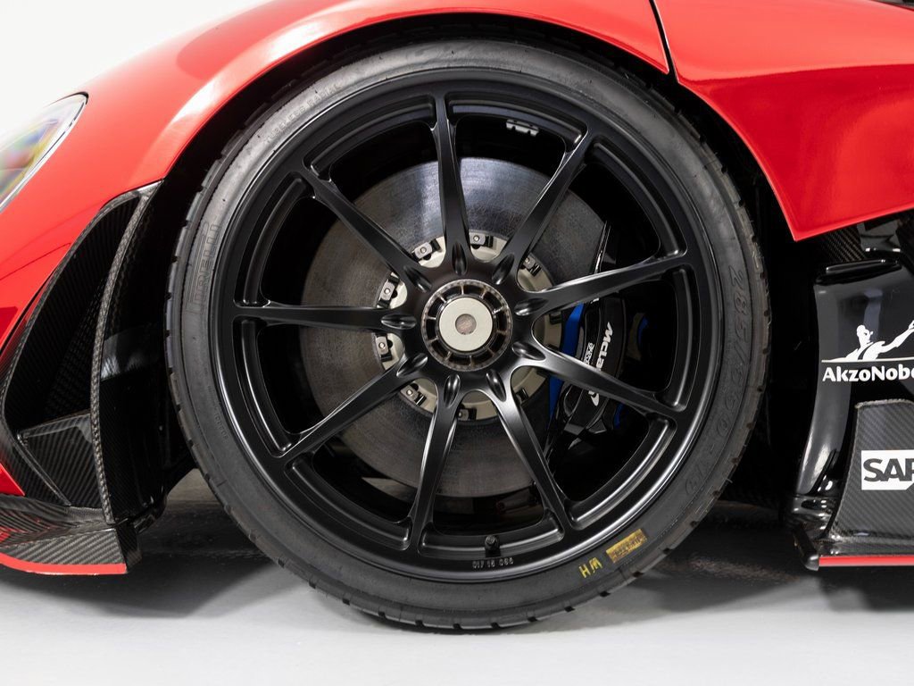 Used 2015 McLaren P1 photo 9