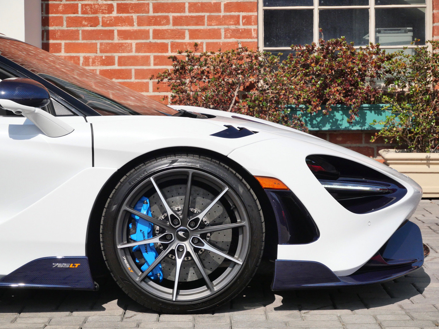 Used 2022 McLaren 765LT photo 7