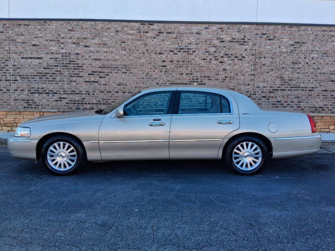 2004 Lincoln Town Car Signature