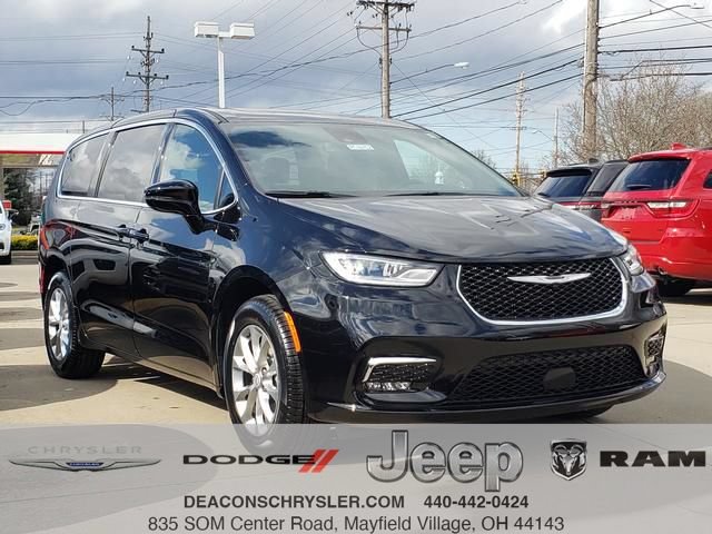 New 2026 Chrysler Pacifica Select
