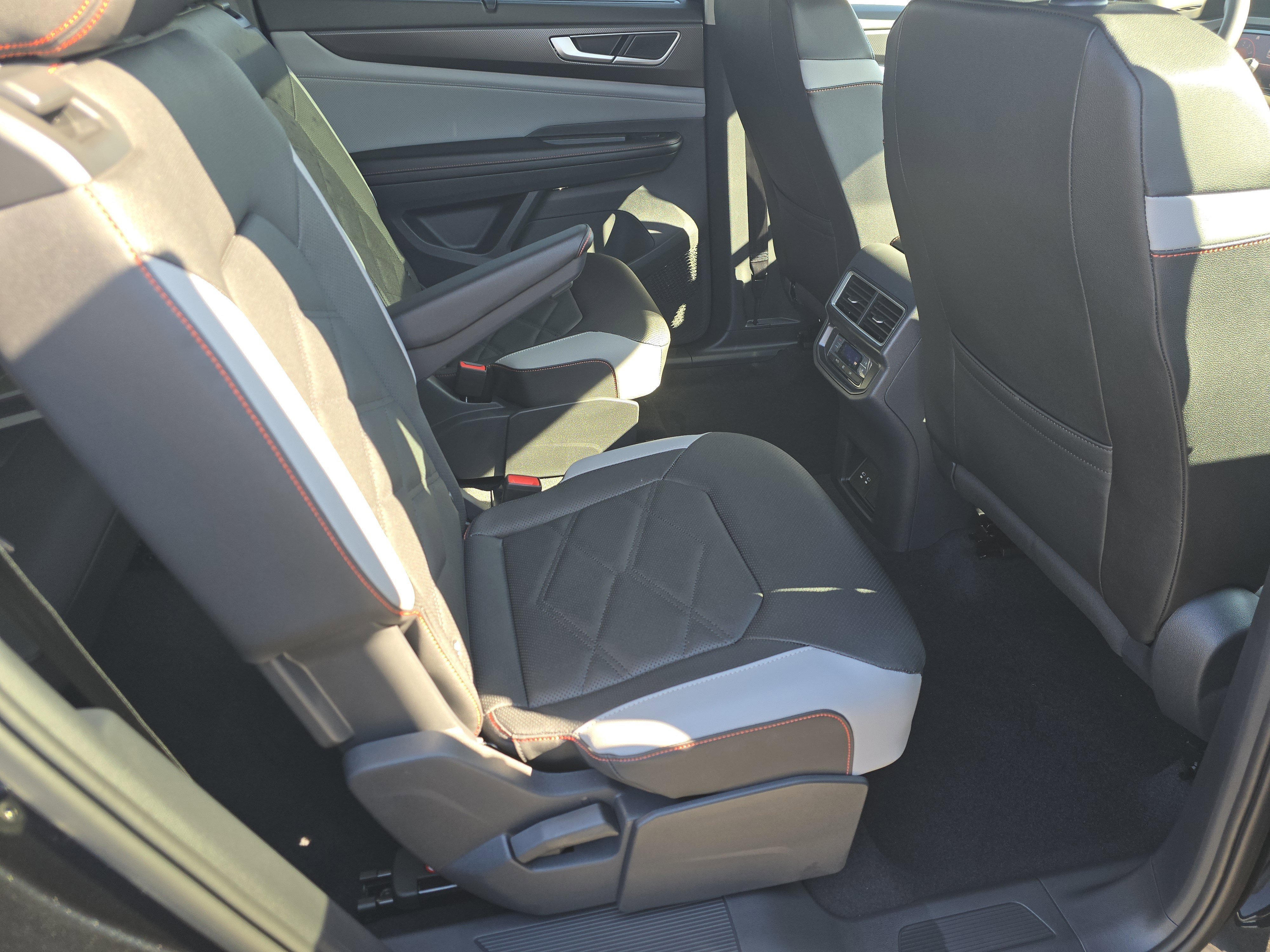 2026 Volkswagen Atlas Peak Edition