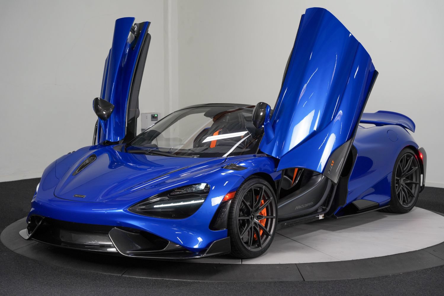 Used 2022 McLaren 765LT photo 6