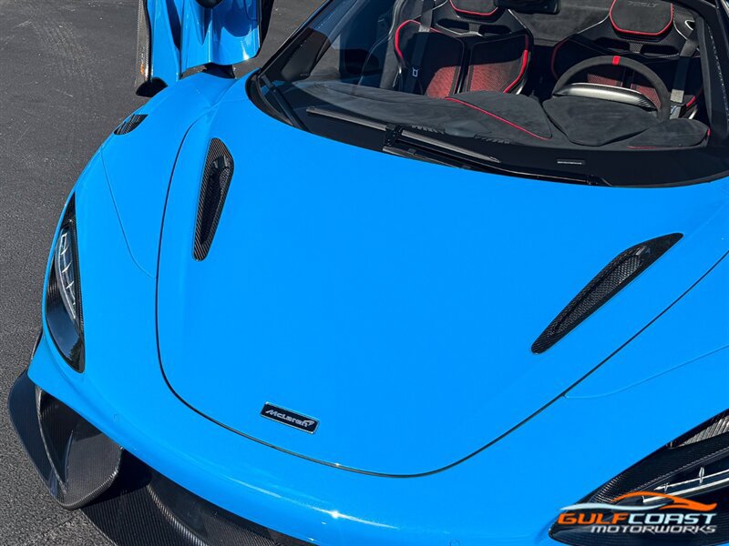 Used 2022 McLaren 765LT photo 4
