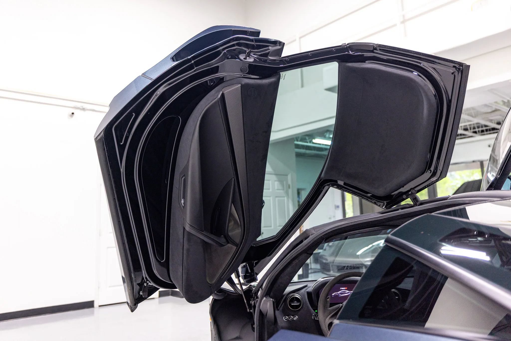 Used 2018 McLaren 720S Performance photo 37