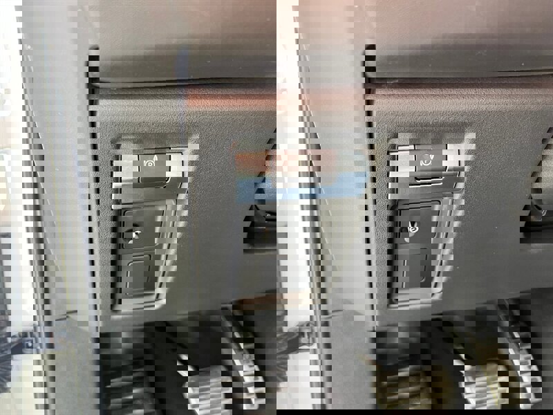 2023 Land Rover Defender 130 X-Dynamic SE