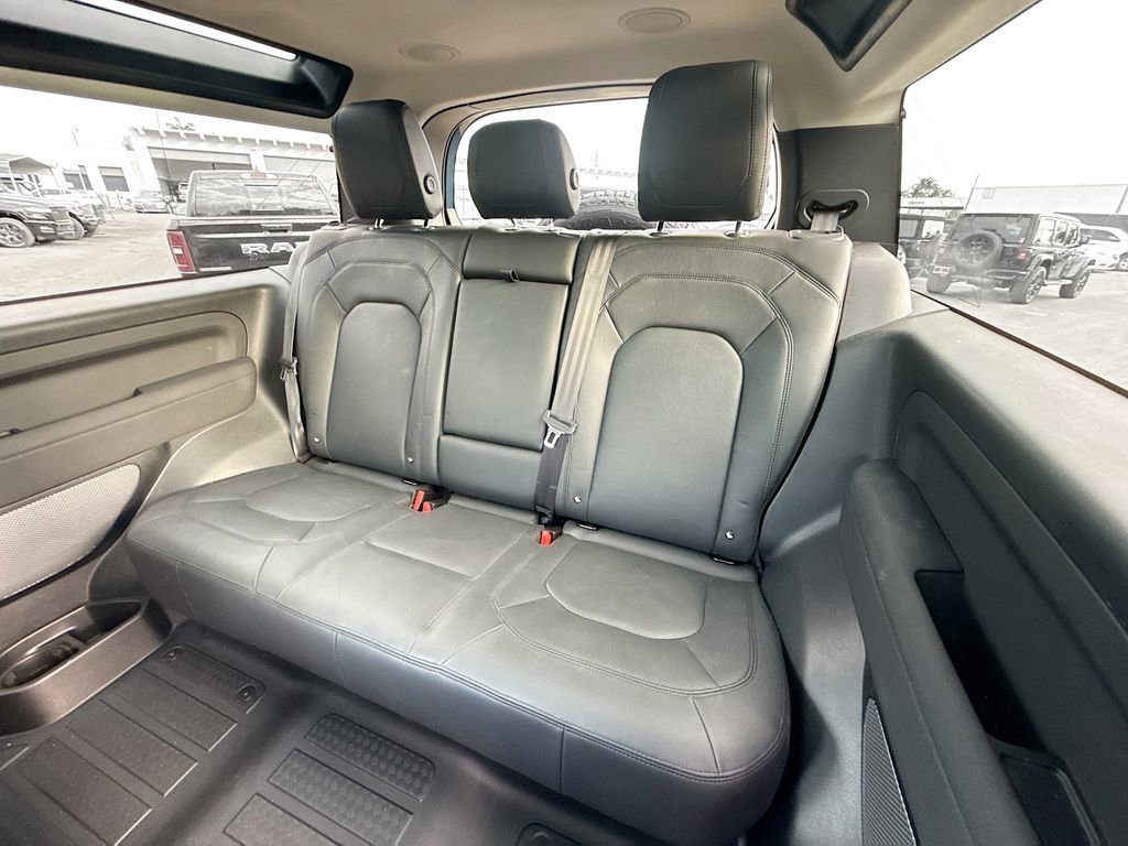 2023 Land Rover Defender 90 SE