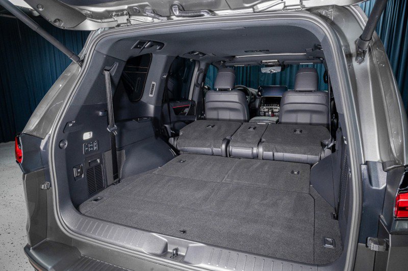 2026 Lexus LX 600 4WD w/ Luxury Package