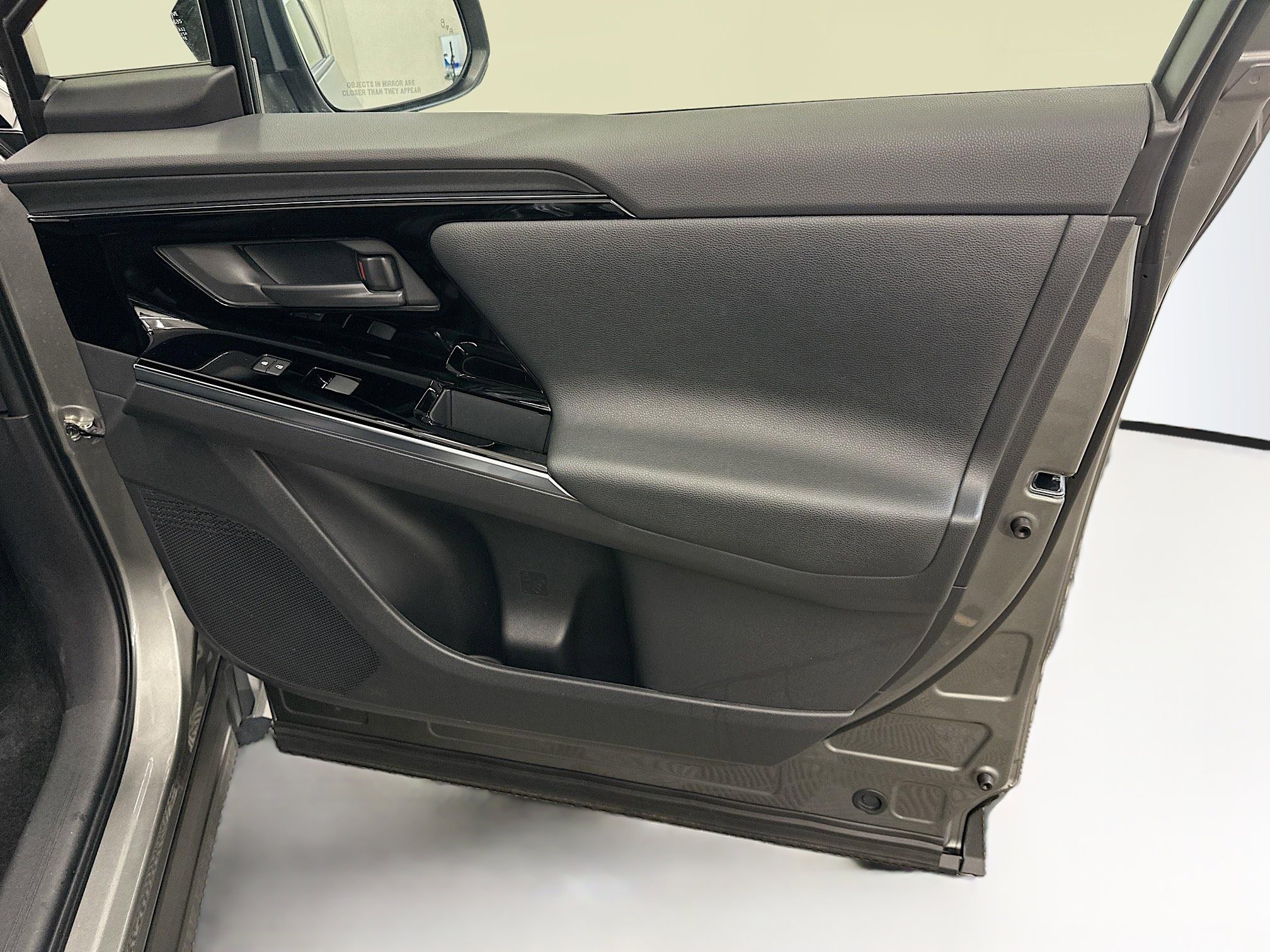 2023 Toyota bZ4X Limited