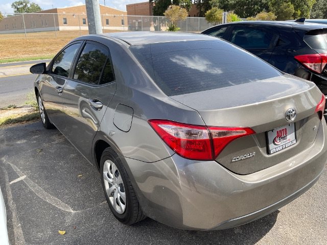 2017 Toyota Corolla LE - Photo 6