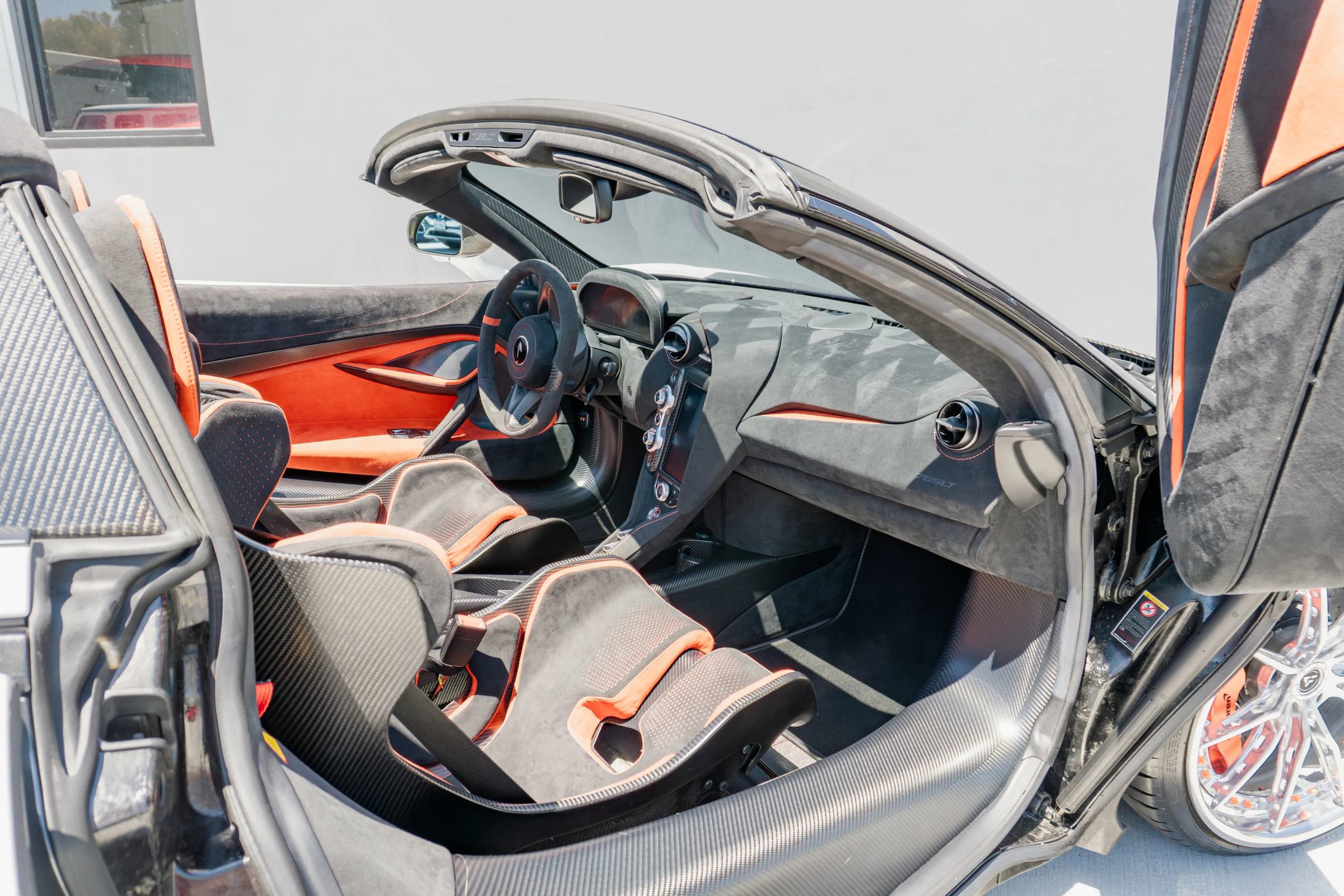 Used 2022 McLaren 765LT photo 19