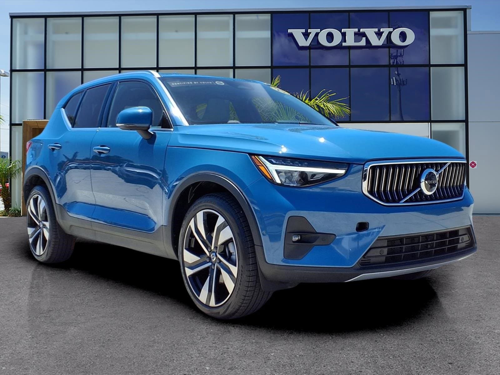 Certified 2023 Volvo XC40 B5 Ultimate w/ Protection Package Premier