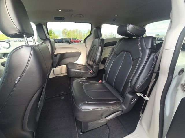 2023 Chrysler Pacifica Touring-L