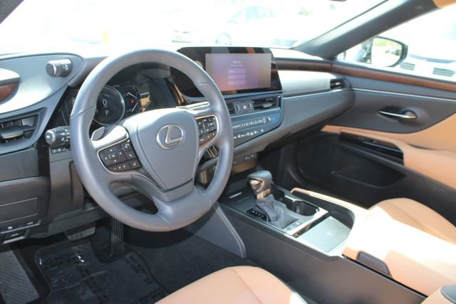 2025 Lexus ES 300h