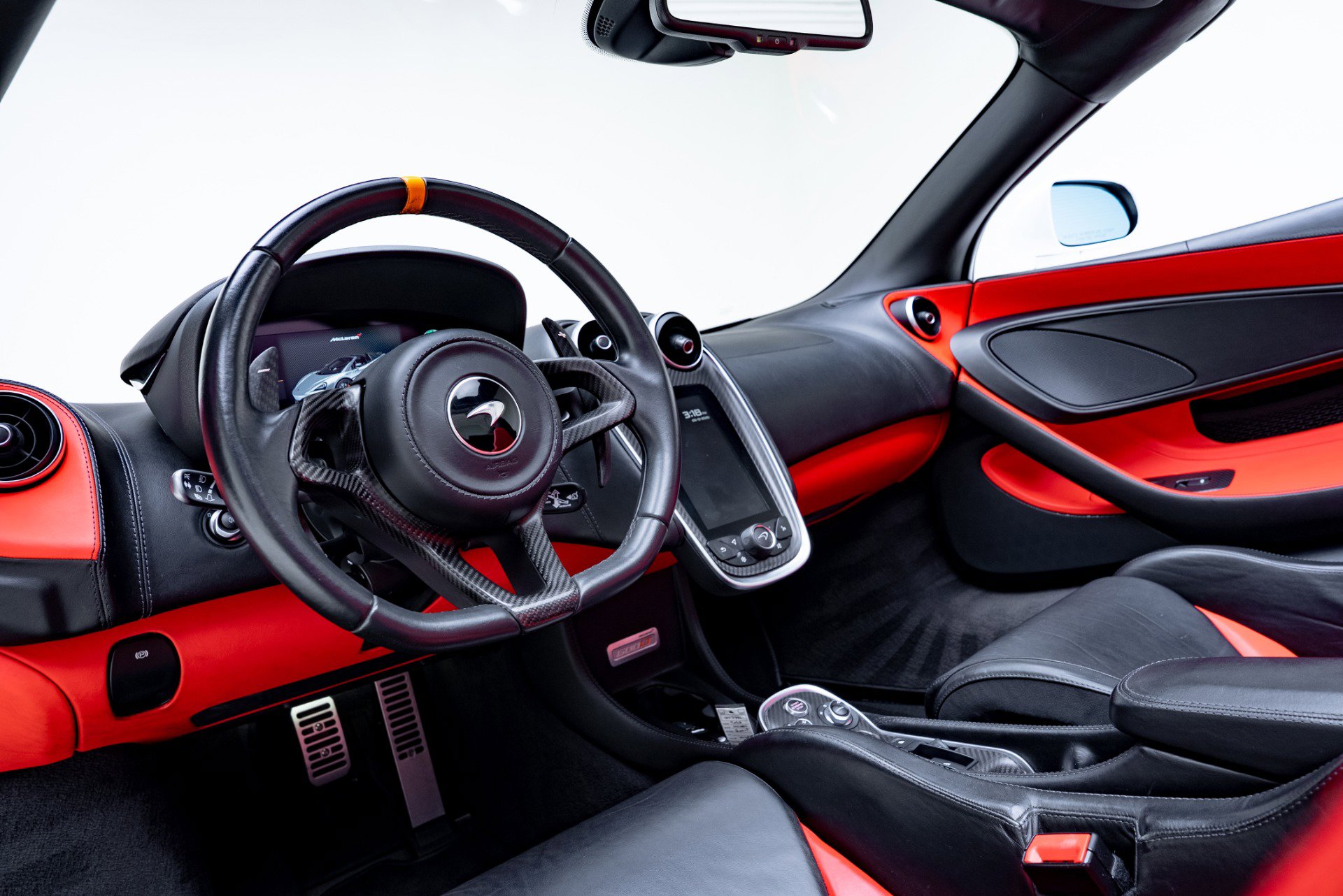 Used 2020 McLaren 600LT Spider photo 2