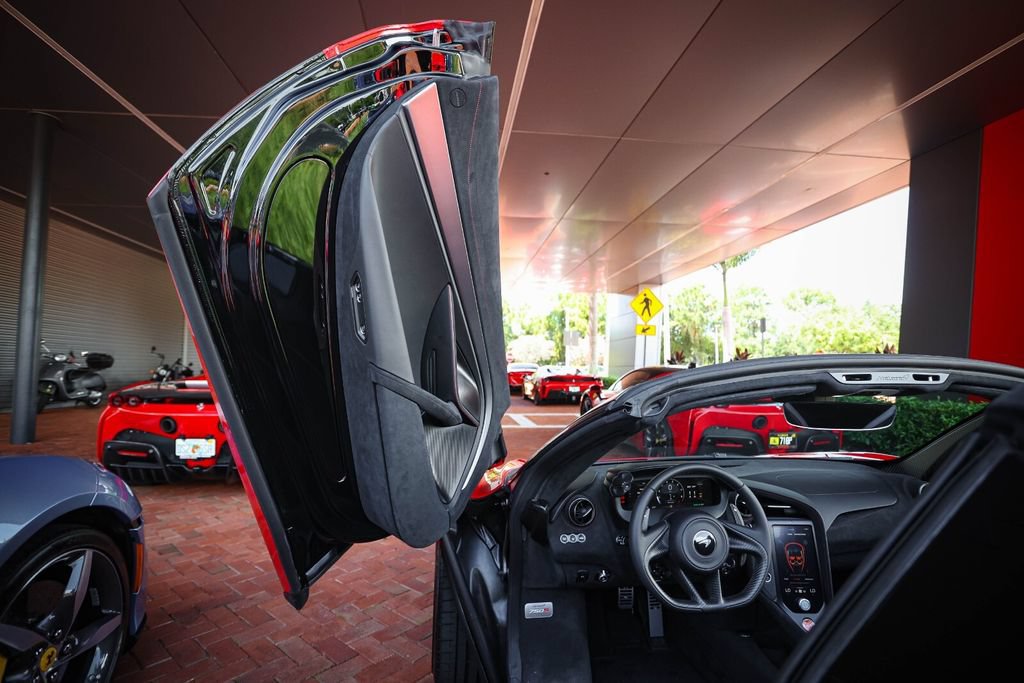 Used 2027 McLaren 750S Spider photo 37