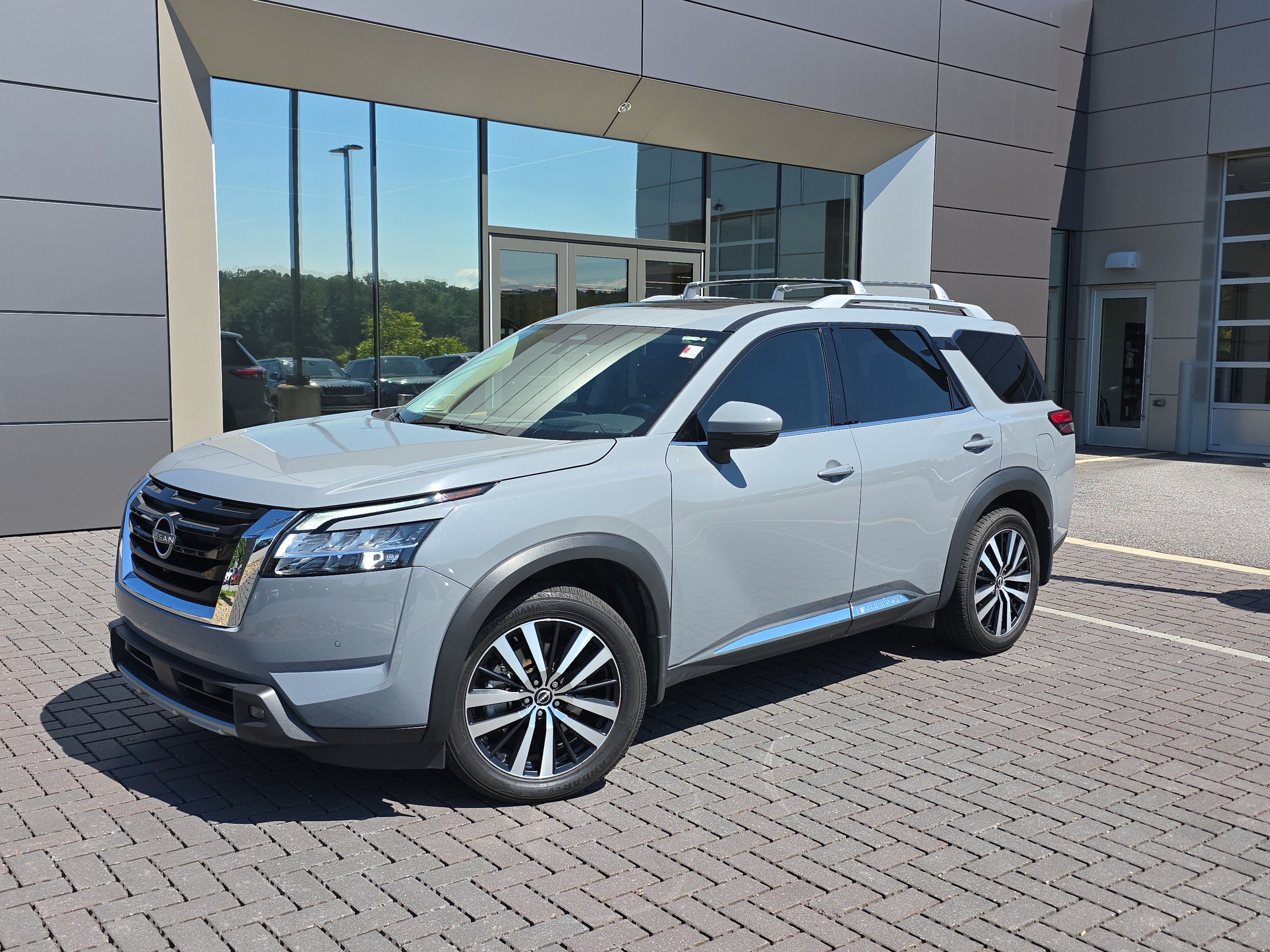 Used 2024 Nissan Pathfinder Platinum w/ Cargo Package