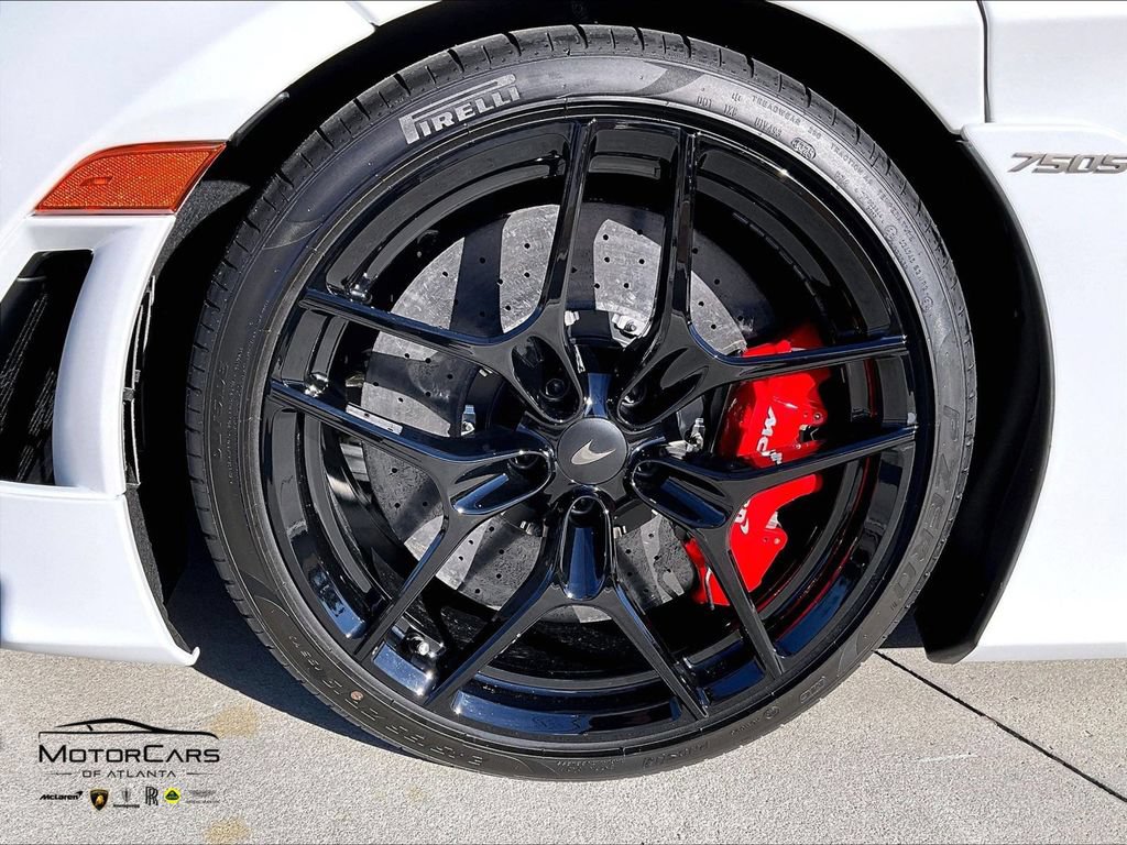 New 2026 McLaren 750S photo 10