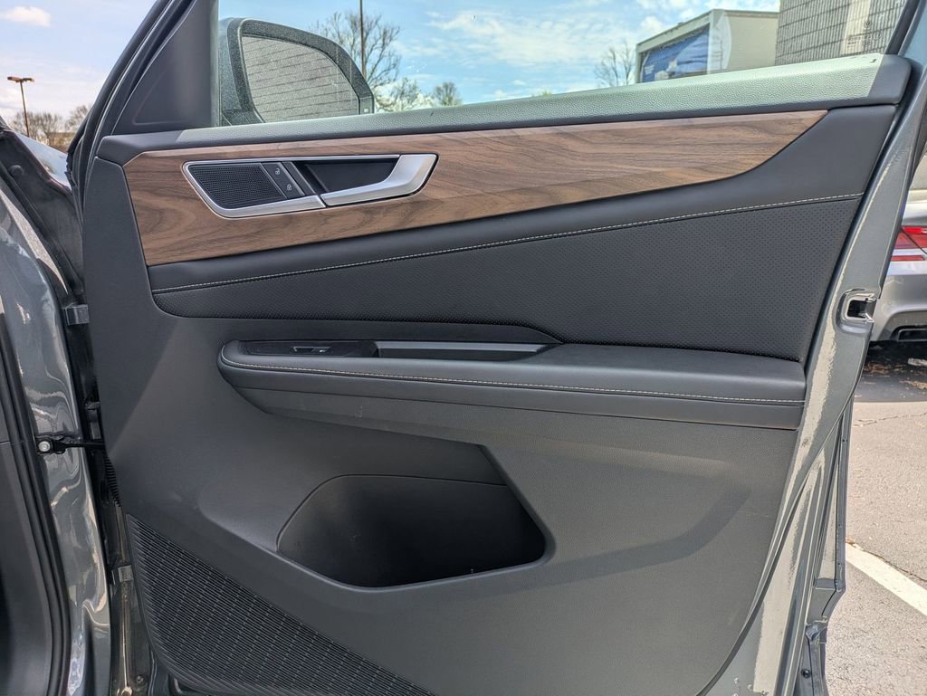 2025 Volkswagen Atlas SE