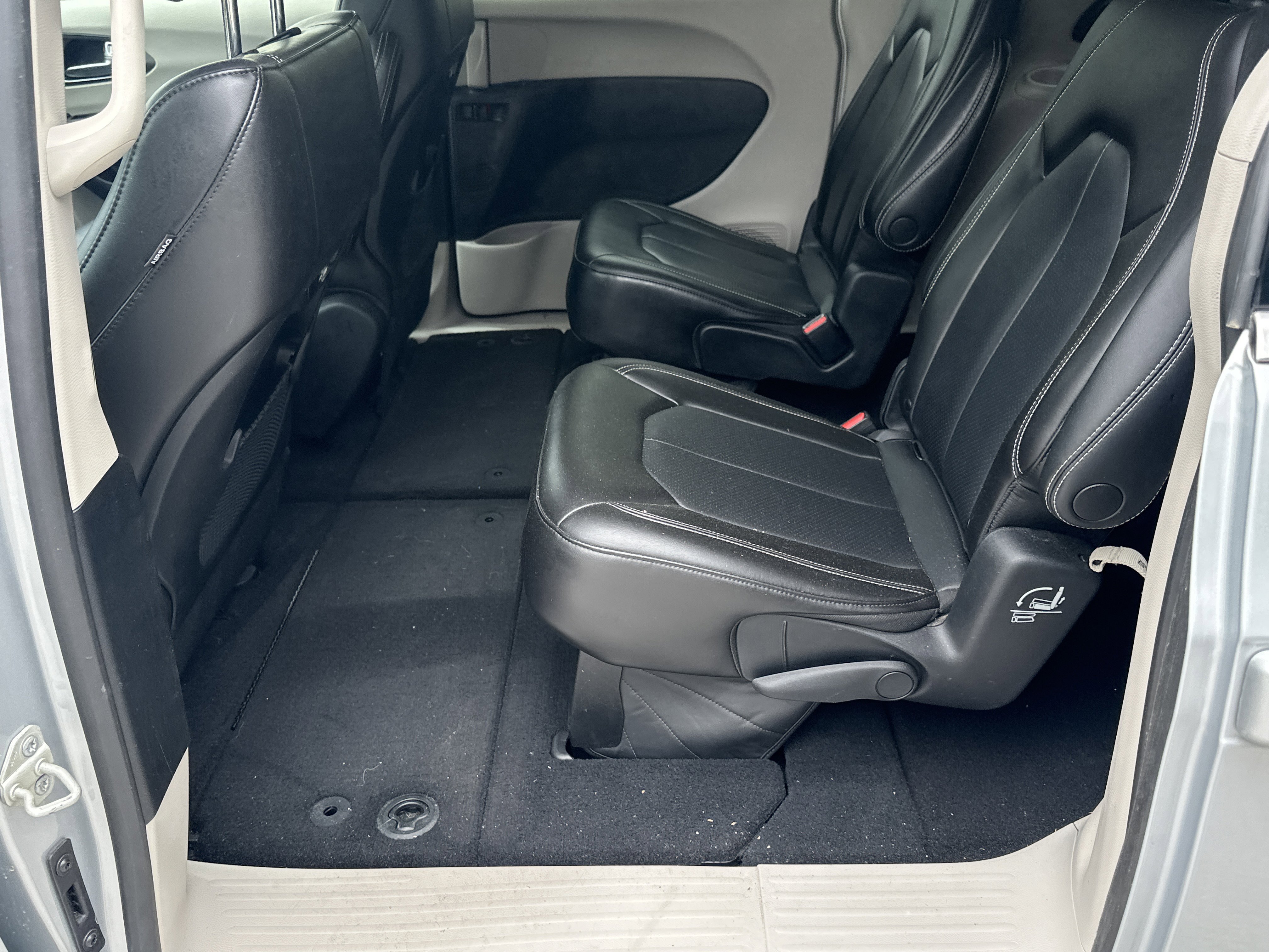 2023 Chrysler Pacifica Touring-L