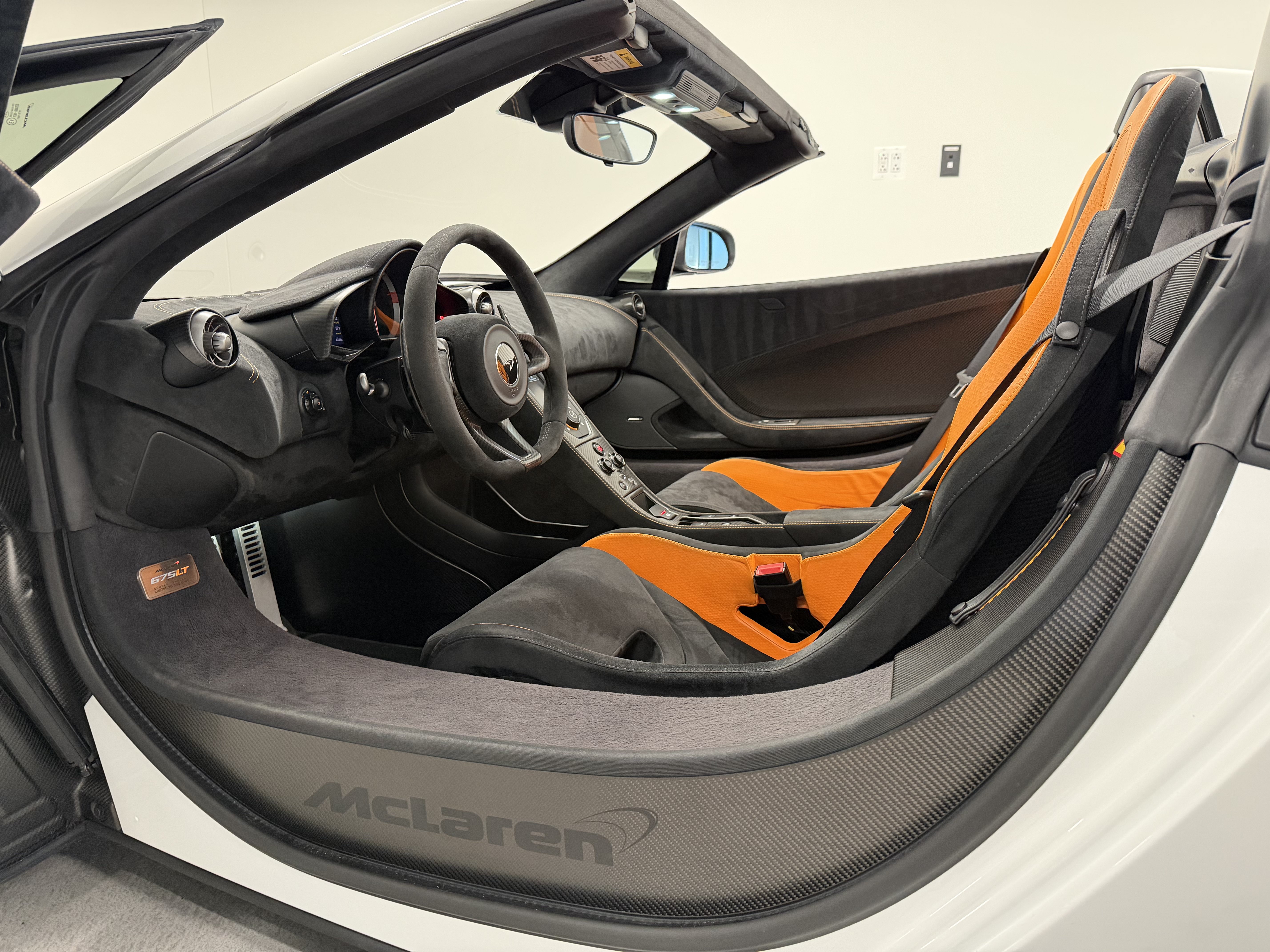 Used 2016 McLaren 675LT Spider photo 16