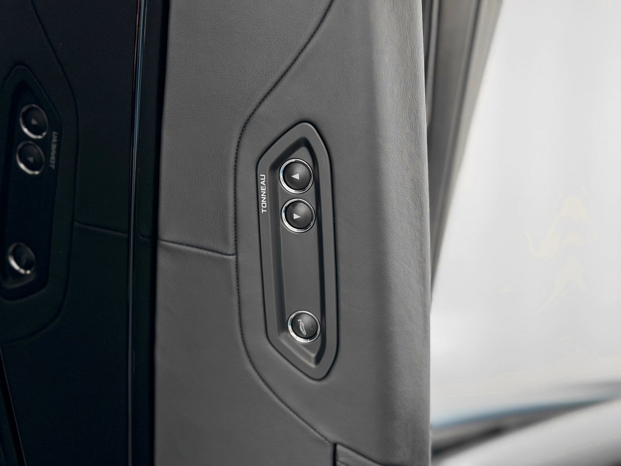 Used 2022 McLaren 765LT photo 13