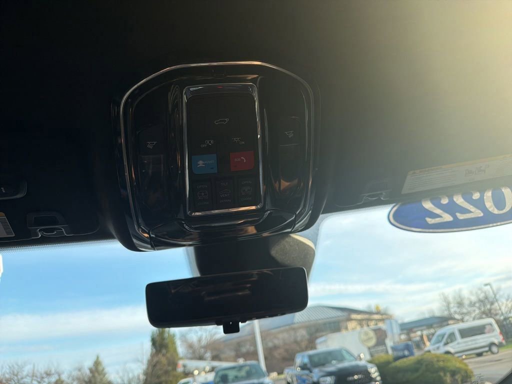 2022 Jeep Grand Cherokee Summit