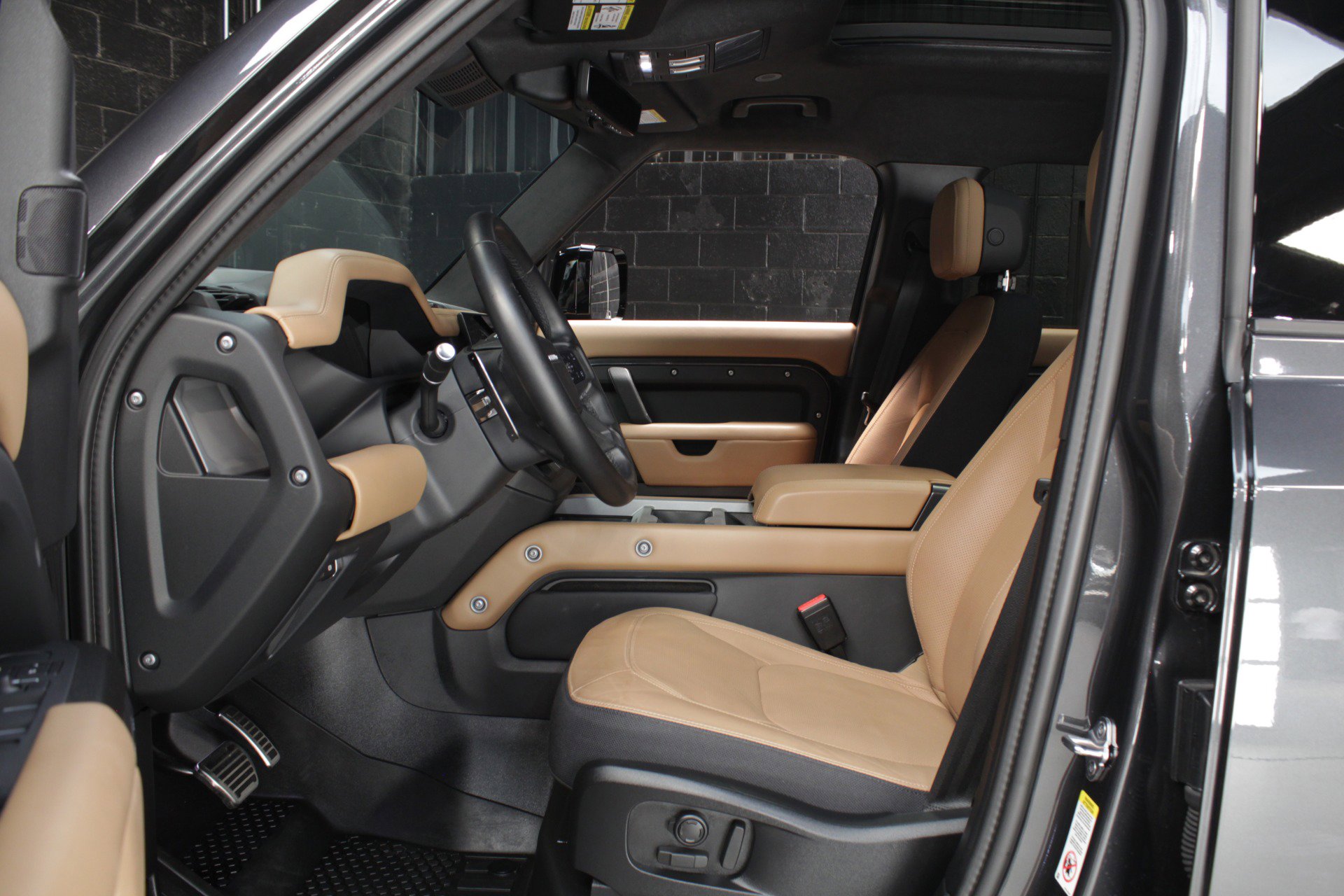 2025 Land Rover Defender 110 V8