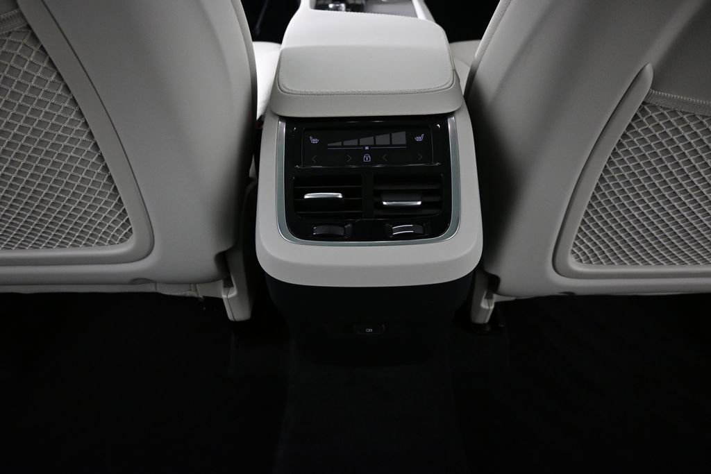 2025 Volvo Xc90 B5 Plus