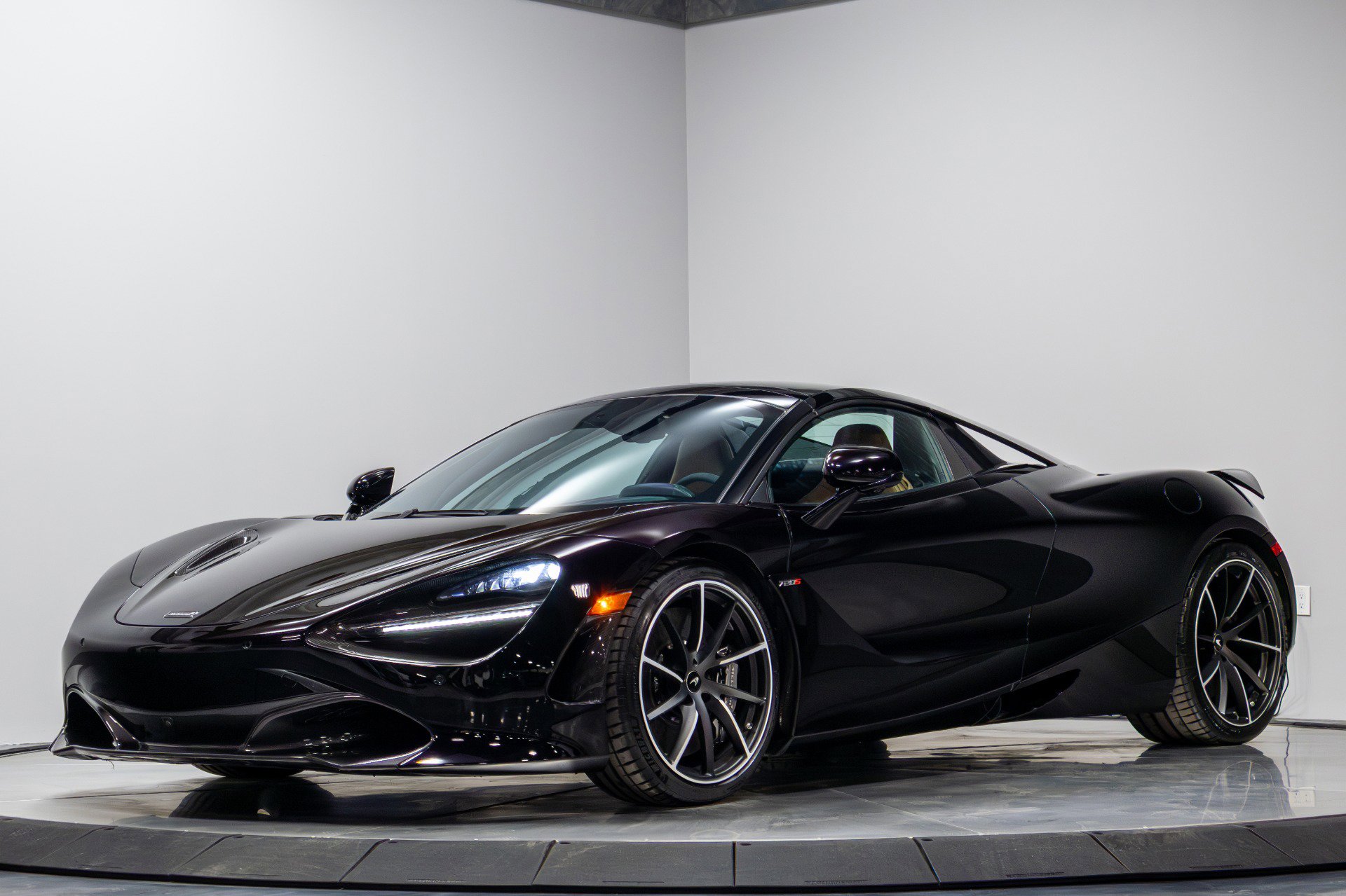 Used 2019 McLaren 720S Luxury photo 3