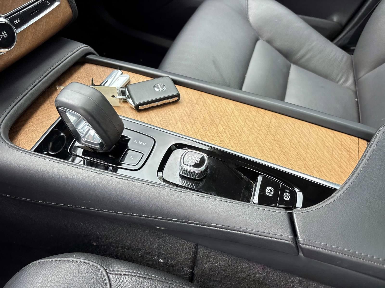 2024 Volvo Xc90 B6 Plus